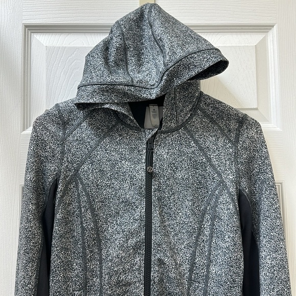 Lululemon Daily Practice Jacket
Rio Mist White Black / Deep Coal - Picture 9 of 16